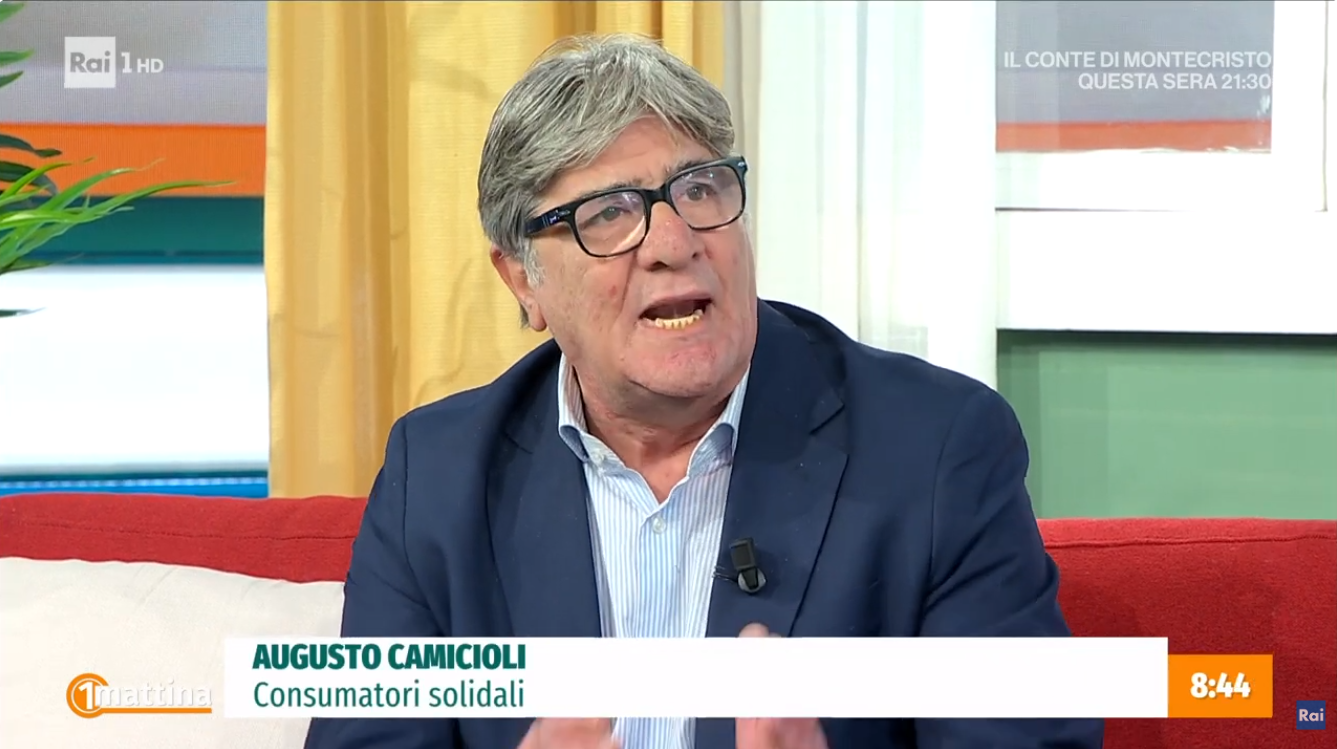 Augusto Camicioli in studio a UnoMattina su Rai 1 con il sottopancia Consumatori solidali